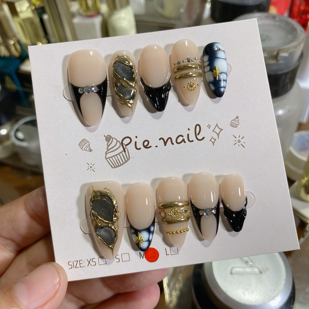 500. nailbox đen, mắt mèo đen tráng vàng đậm