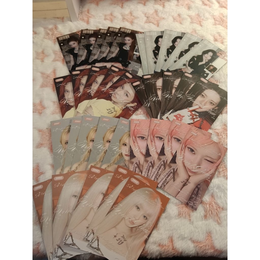 Box mix 100 card dess Babymonster.