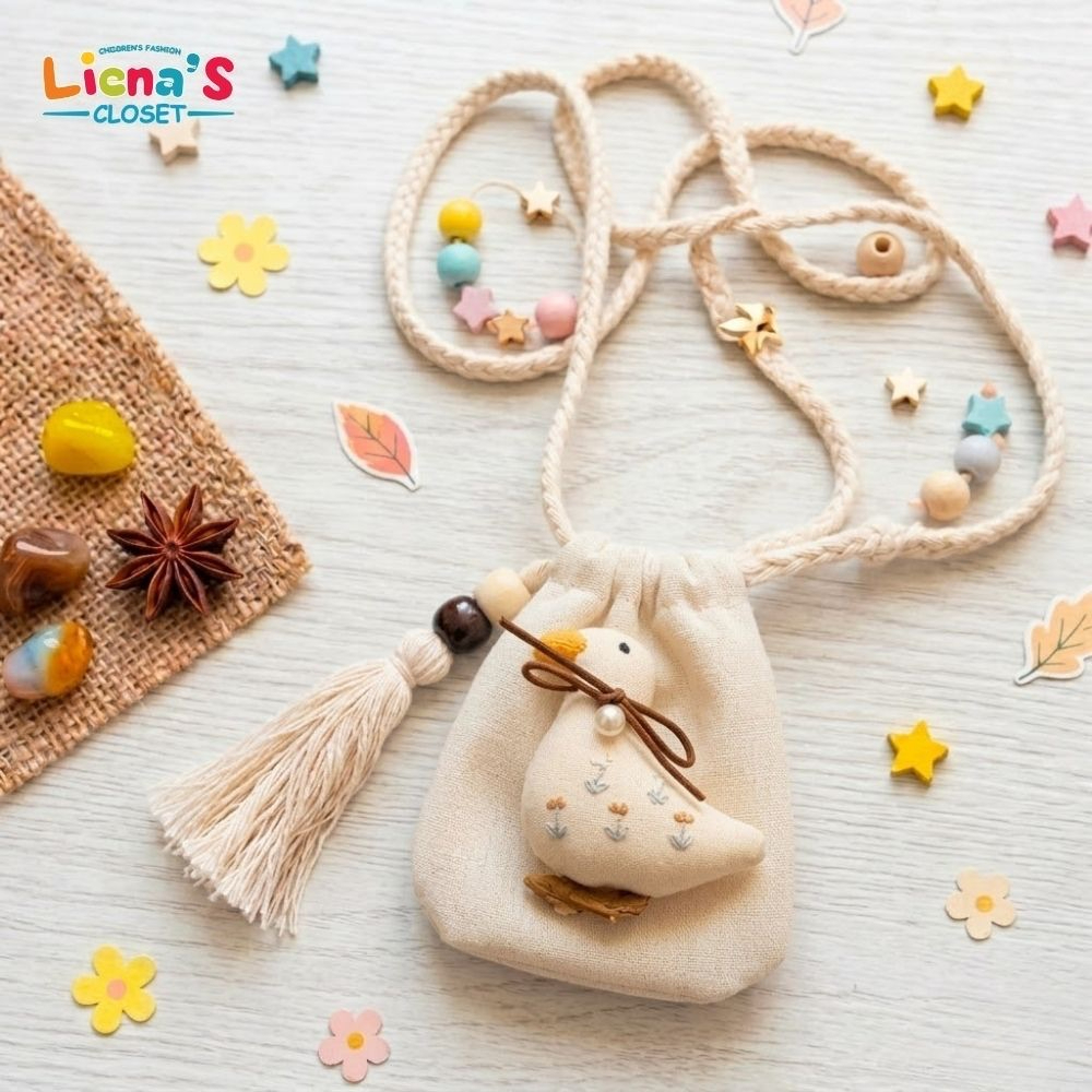 Túi Tỏi Đeo Cổ Hình Vịt Bông Cho Bé Vải Nỉ 2 Da Kèm Tua Rua Dễ Thương