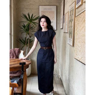 Đầm jean maxi sát nách cổ tròn thắt eo dang suông trơn màu xanh