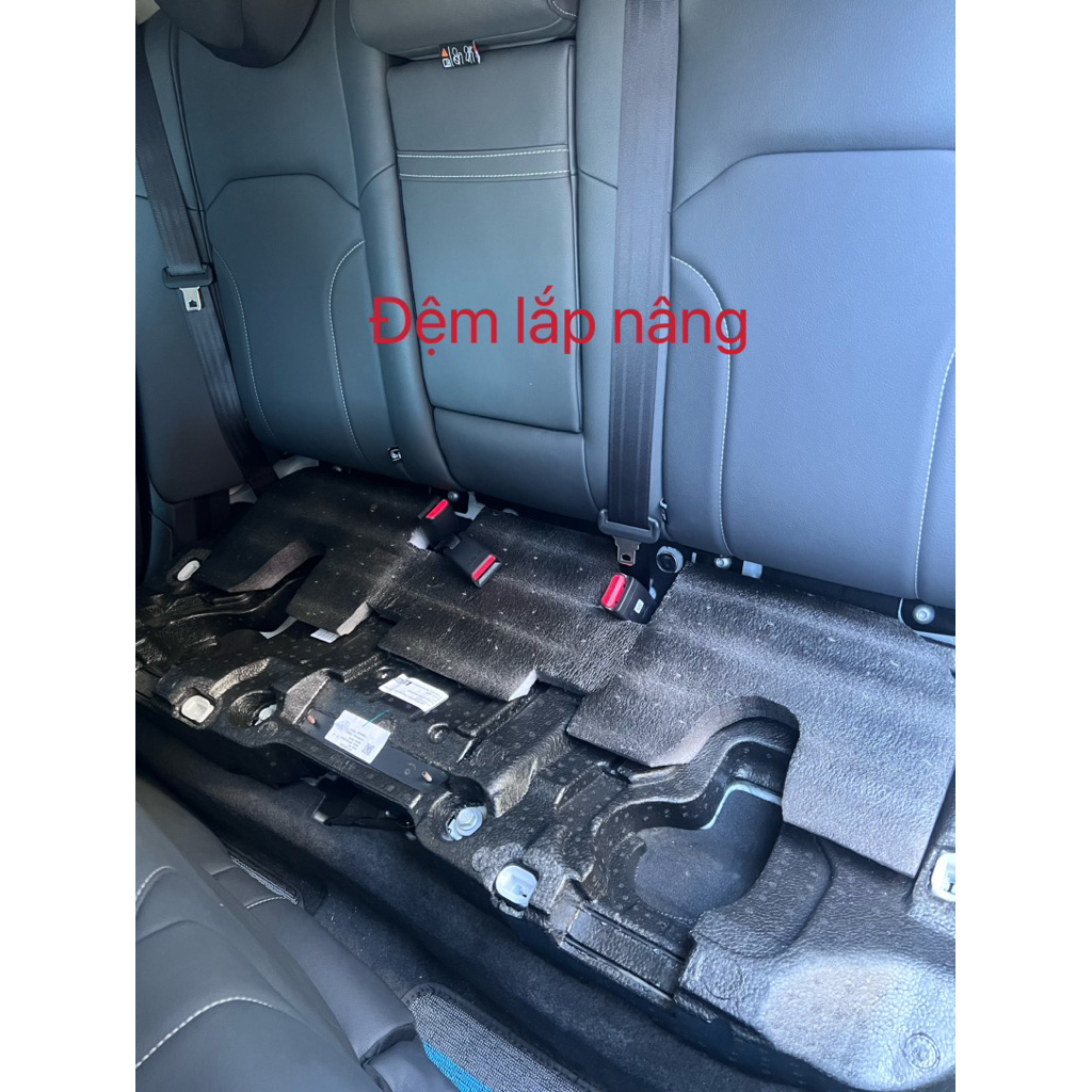 đệm nâng ghế sau xe vf7