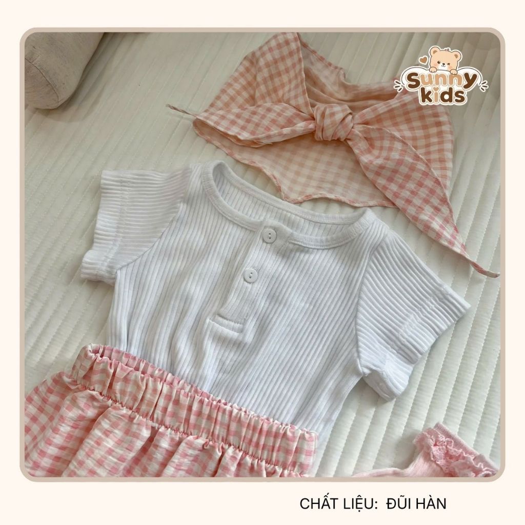 |SUNNYKIDS| set đồ em bé quần bí kẻ chất đũi hàn áo tăm gân đũa siêu đáng yêu cho bé gái( tặng kèm khăn mỏ quạ )