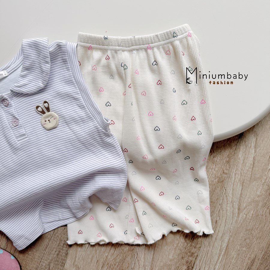 Set bộ cộc tay bé gái cổ sen Miniumbaby  đính thỏ mix quần suông lửng, chất áo cotton mềm mát SB2733