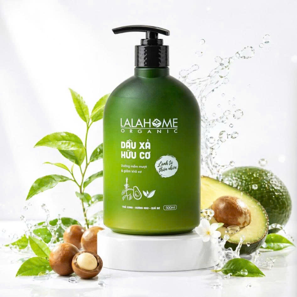 {CÓ SẴN} 🌿 DẦU XẢ THẢO DƯỢC LALAHOME ORGANIC TRÀ XANH – HƯƠNG NHU – QUẢ BƠ (500ML)