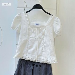 𝐇𝐞𝐧𝐧𝐢𝐞 𝐓𝐨𝐩 - Áo kiểu nữ, Áo sơ mi nữ xô hoa thiết kế cổ vuông viền ren buộc nơ nhien.offcial NAS00069