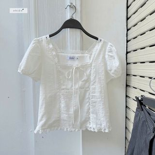 𝐇𝐞𝐧𝐧𝐢𝐞 𝐓𝐨𝐩 - Áo kiểu nữ, Áo sơ mi nữ xô hoa thiết kế cổ vuông viền ren buộc nơ nhien.offcial NAS00069