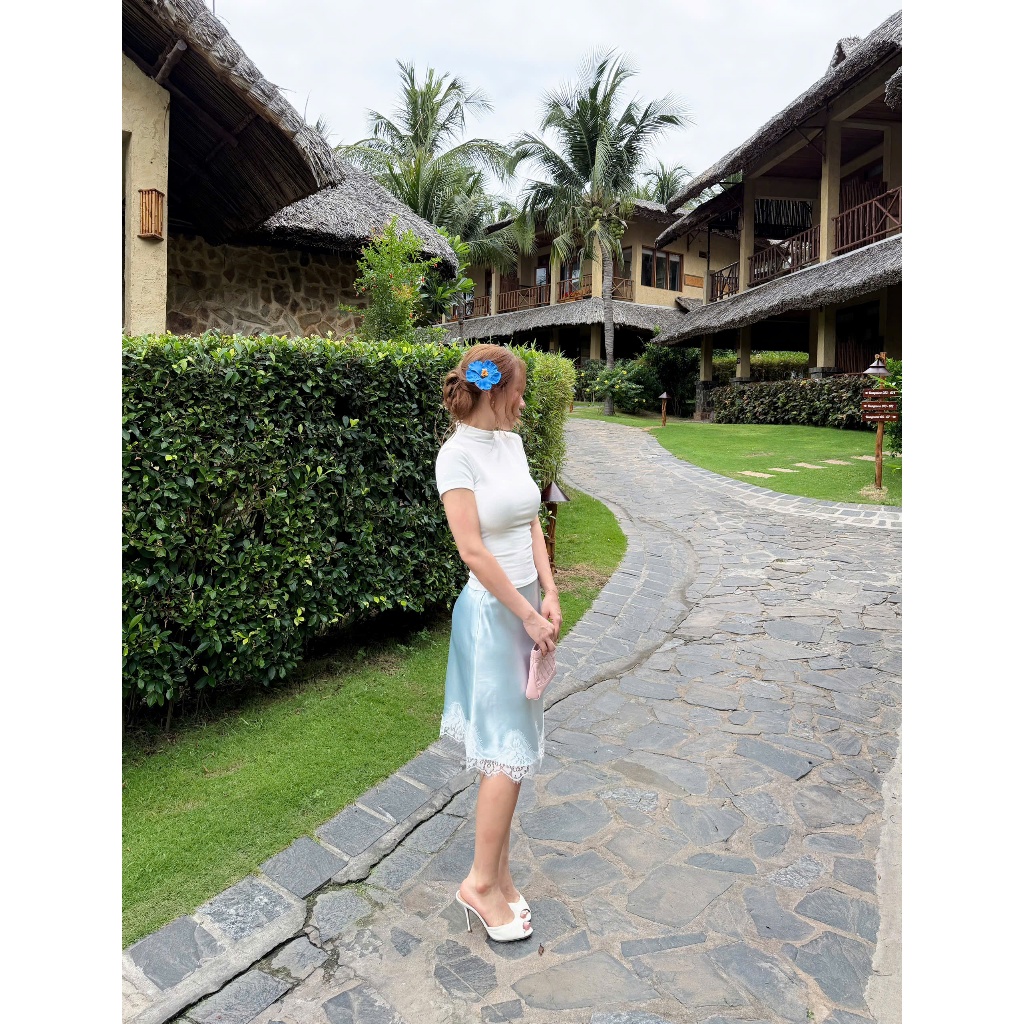 Chân váy lửng lụa trơn phối viền ren COCOBEBE LUSH SKIRT