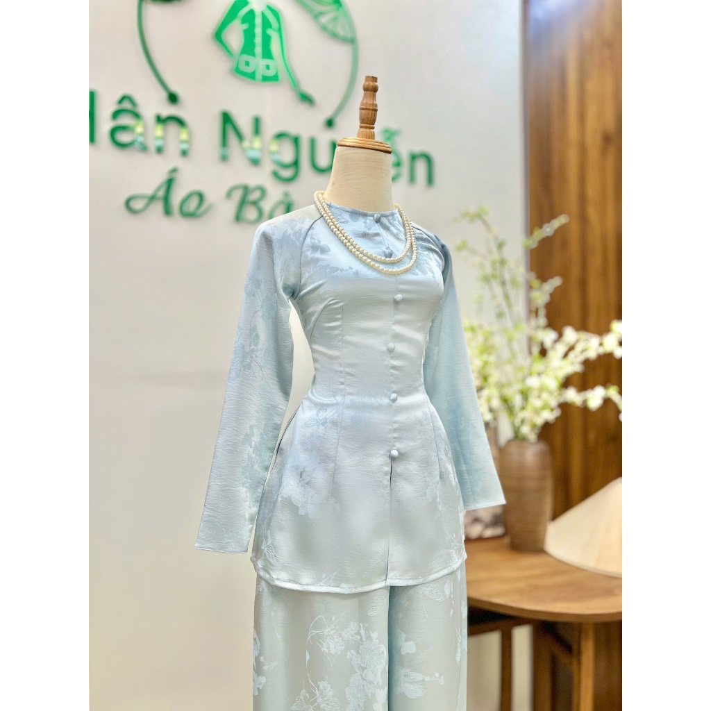 Hân Nguyễn Áo Bà Ba - B.A182 - Áo Bà Ba Gấm HoA Hải Đường Cách Điệu Cổ Tròn TAy Dài Dây Kéo Nút Nụ Bọc QUẦN NGỌC TRAI