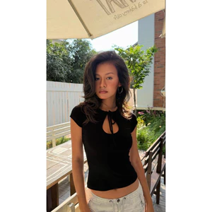 _Áo thun ôm baby tee cutout ngực Lumi