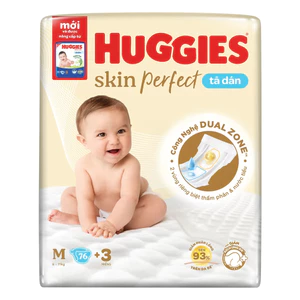 Tã/bỉm dán sơ sinh Huggies Skin Perfect M (6-11kg) 76+3 miếng với 2 vùng thấm giảm kích ứng da