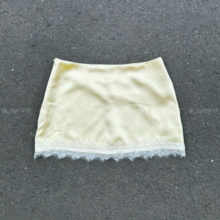 Ren Skirt | Chân váy lưng thấp chất lụa mịn phối ren dáng ngắn phong cách nữ tính, sang trọng | Bymintt
