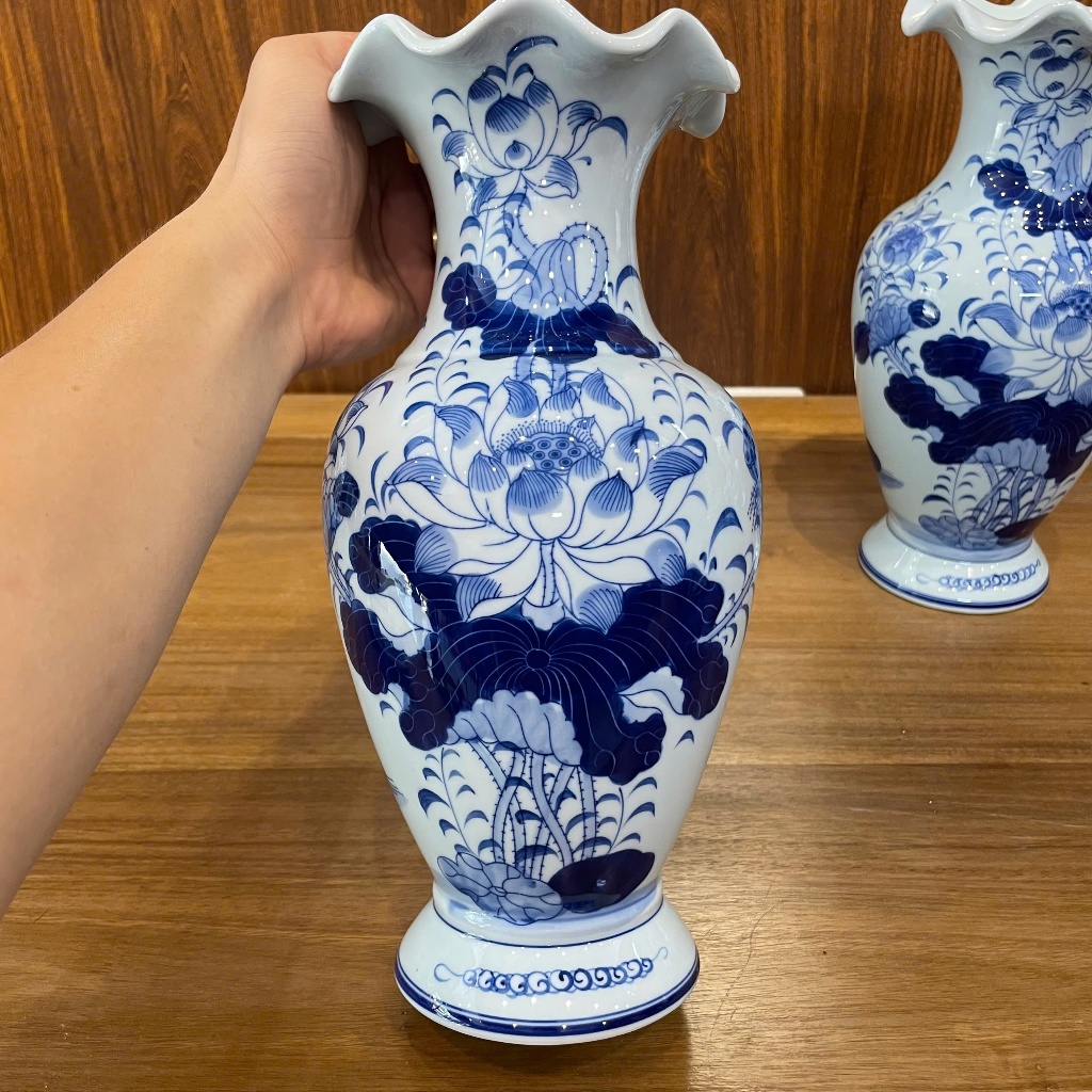 Lọ Hoa Thờ Miệng Lượn Men Lam Vẽ Kỹ Gốm Sứ Bát Tràng Cao Cấp - Lọ Hoa Thờ Gia Tiên Họa Tiết Sen