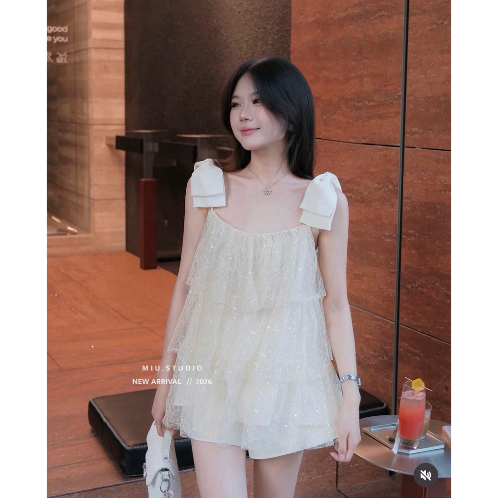 Set áo babydoll xoè tầng phối nơ vai kèm quần short cạp cao mặc đi chơi đi biển ,Set ren kim sa 2S quai nơ kèm quần đùi