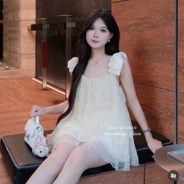 Set áo babydoll xoè tầng phối nơ vai kèm quần short cạp cao mặc đi chơi đi biển ,Set ren kim sa 2S quai nơ kèm quần đùi