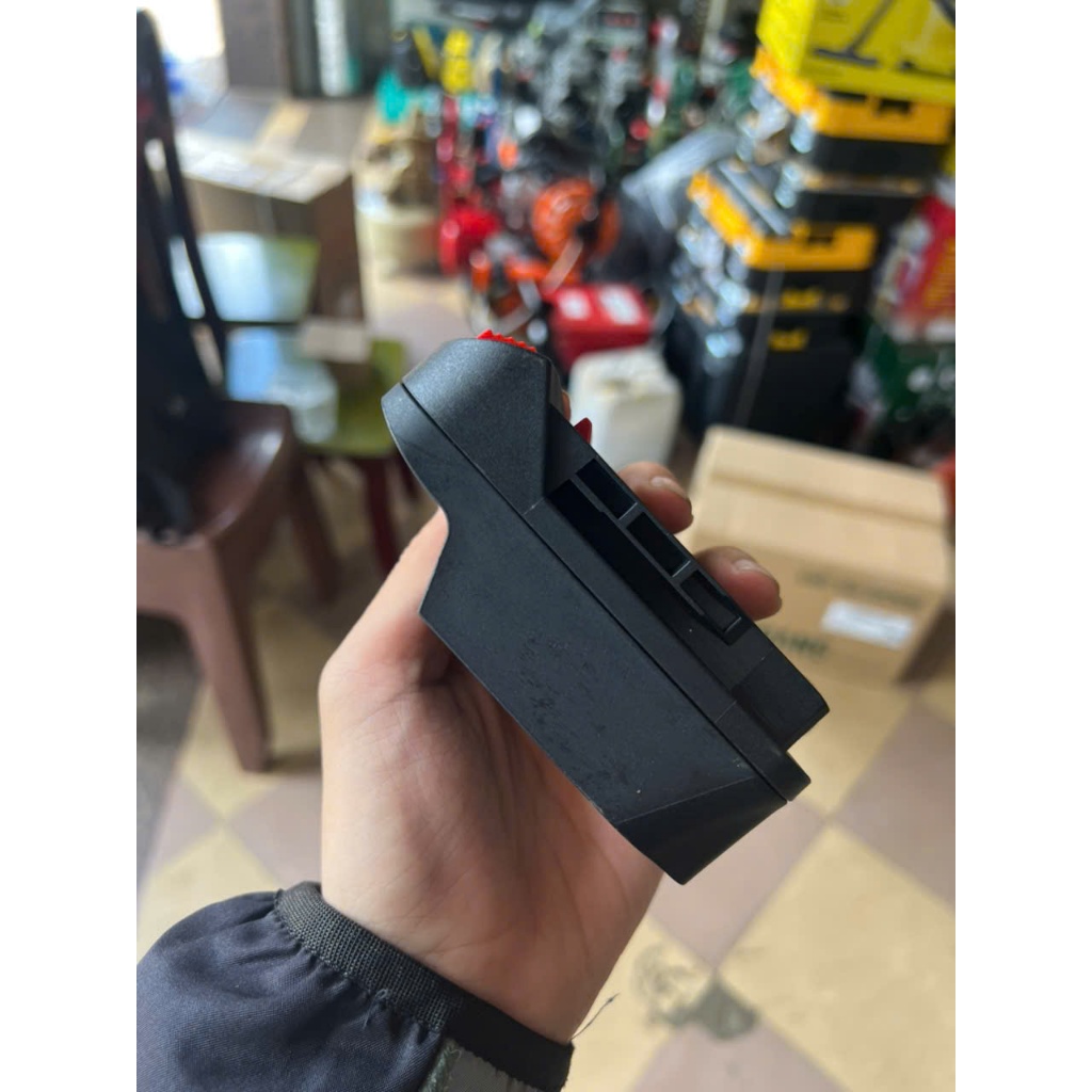 Chân Chuyển Đổi Chân Pin Gắn Máy DongCheng, DCA, DCK Thành Chân Pin Thông Dụng