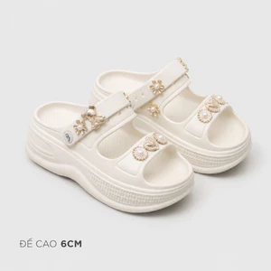 Lùi 1 Size-Dép Sandal Nữ Đế Cao EVA 6cm Siêu Nhẹ Chống Trơn Quai Bản To Gắn Charm Gấu Hoa Cực Xinh-2QT2