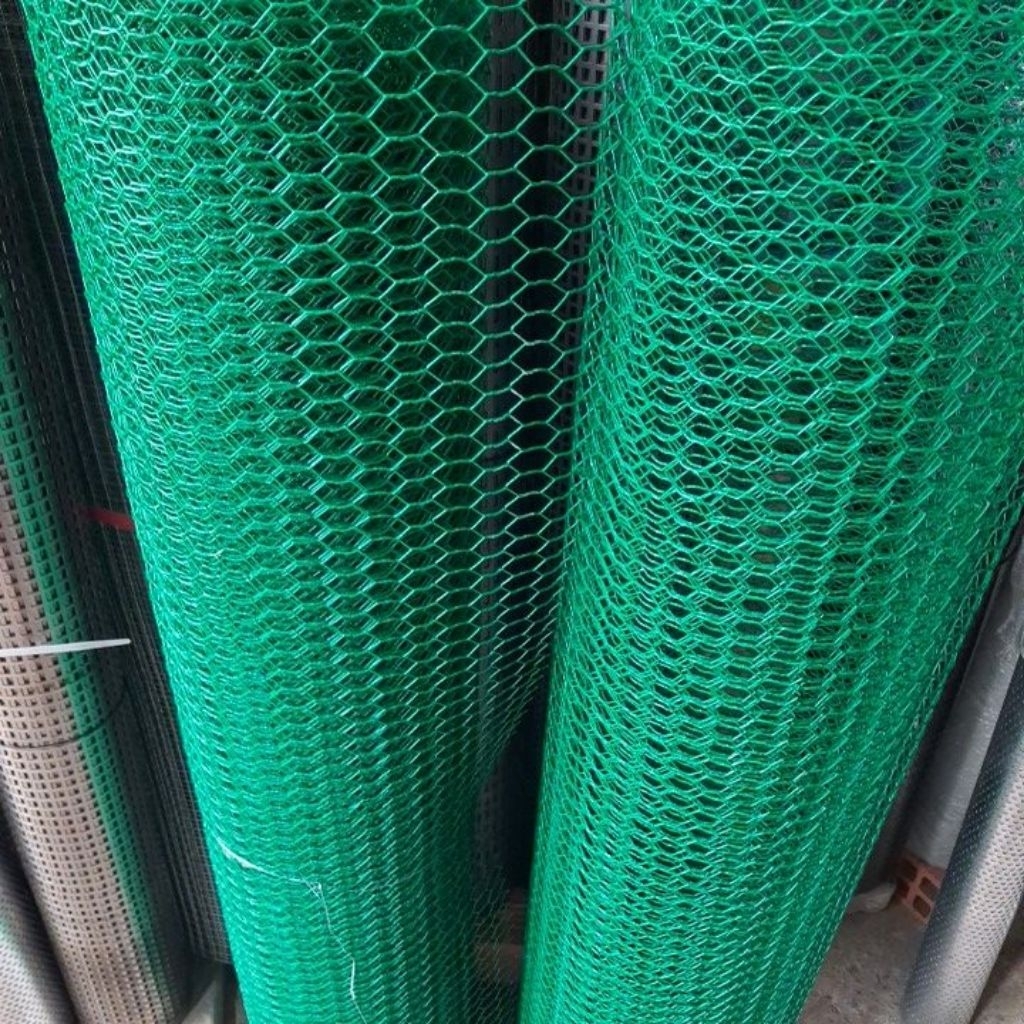 Luới Cắm Hoa Bền Đẹp, Lưới mắt cáo bọc nhựa xanh.Khổ cao 1m. Hàng dày,dẻo dễ dàng sử dụng.