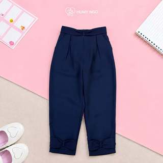 [HÀNG MỚI VỀ] Bộ quần áo đi học bé gái HUMY NGO_Áo sơ mi trắng cổ sen cotton phối quần baggy xanh đen lưng thun co dãn