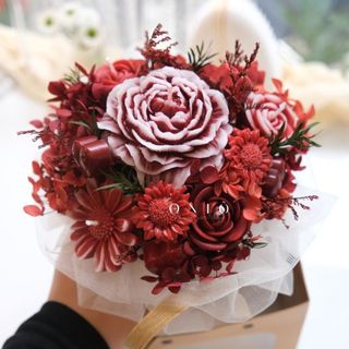 Hoa nến thơm tone đỏ, Hương thơm tinh dầu, quà tặng sinh nhật, quà tặng tốt nghiệp - Red Flower Candle - ONIÕ