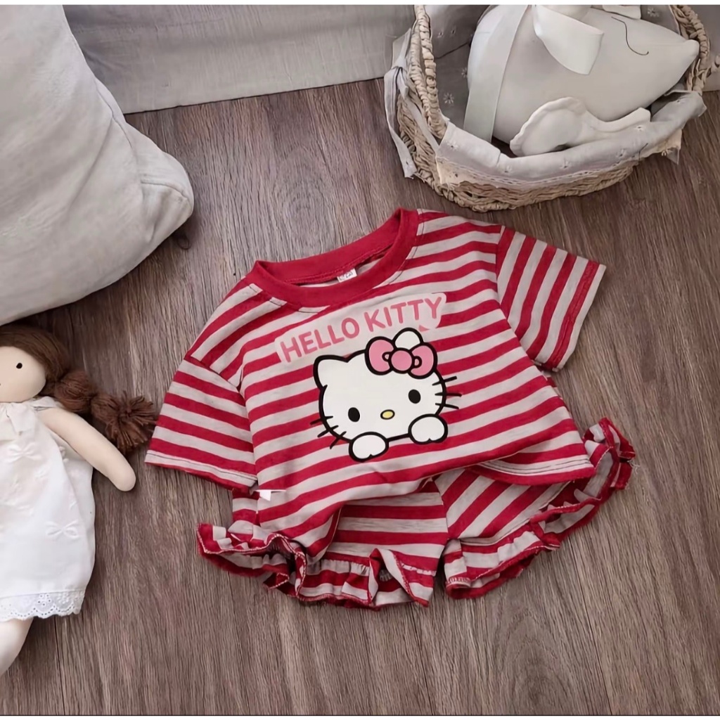 SÉT BỘ QUẦN ÁO KẺ VIỀN BÈO  IN HÌNH HELO KITTY XINH XẮN DỄ THƯƠNG CHO BÉ GÁI sz từ 9-35kg