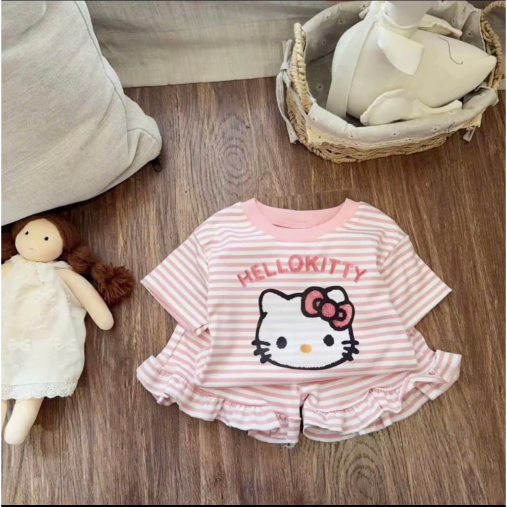 SÉT BỘ QUẦN ÁO KẺ VIỀN BÈO  IN HÌNH HELO KITTY XINH XẮN DỄ THƯƠNG CHO BÉ GÁI sz từ 9-35kg