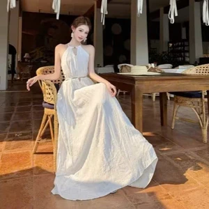 Đầm Maxi Trắng Cổ Yếm Lưng Trần Thướt Tha (Resort Collection)