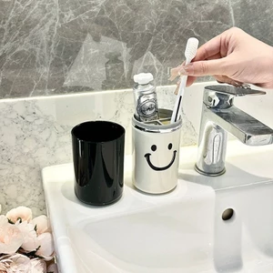 hộp đựng bàn chải đánh răng mang theo đi du lịch hình mặt cười cute, cốc đựng bàn chải đa năng