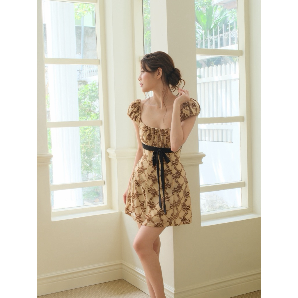 Lacy dress vải ren thêu nơ form chữ A