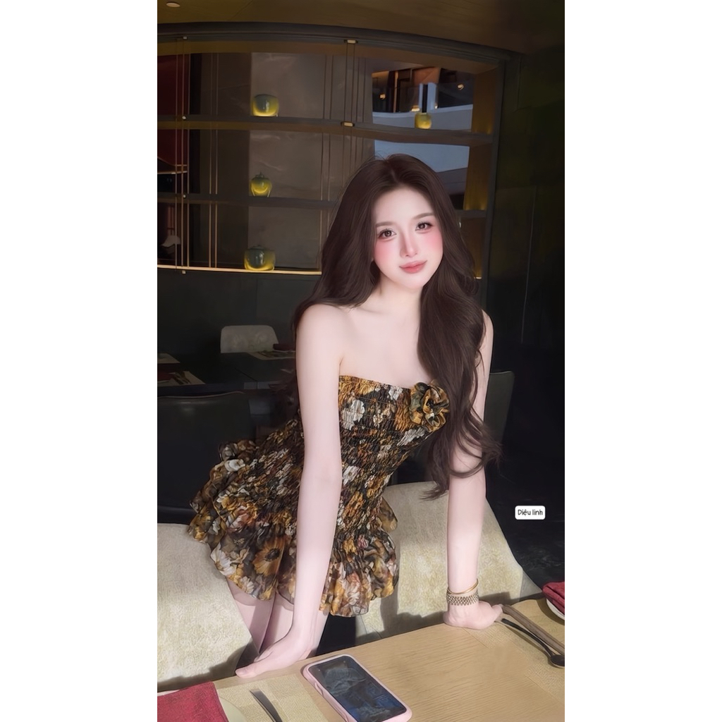Đầm ren hoa ngực