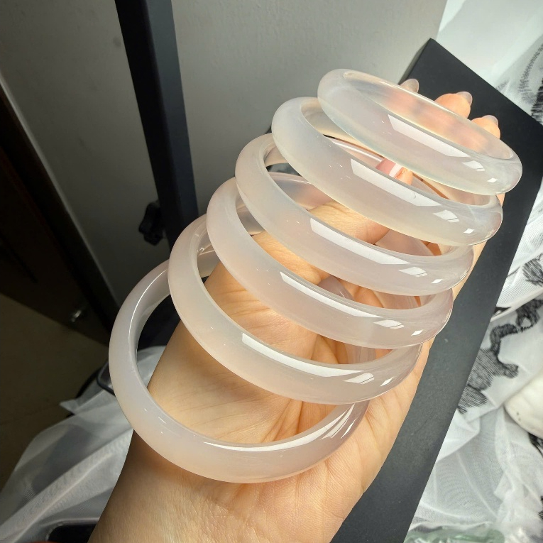 [𝐒𝐀𝐋𝐄 ] Vòng tay Mã Não Bạch Nguyệt Quang trang sức cao cấp bằng đá tự nhiên 𝐊𝐈𝐌 𝐓𝐇À𝐍𝐇 𝐁Ả𝐎