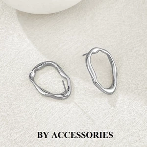 Bông tai nữ kiểu hình học rỗng không đều mới lạ không gỉ WE2655 BY ACCESSORIES