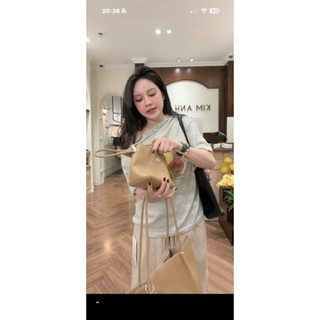 Áo Phông Kẻ Nhỏ Lệch Vai Hình Hoa KAB