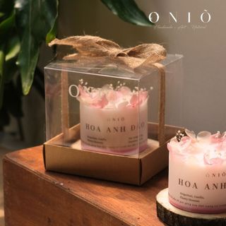 Nến trụ thấp trang trí hoa lá khô, kèm đế gỗ - Quà tặng sinh nhật, Hoa Anh Đào - ONIÕ