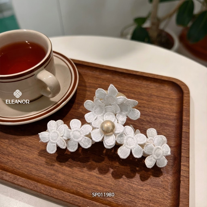 Kẹp tóc nữ càng cua Eleanor Accessories hình hoa đính ngọc trai nhân tạo phụ kiện tóc 11980