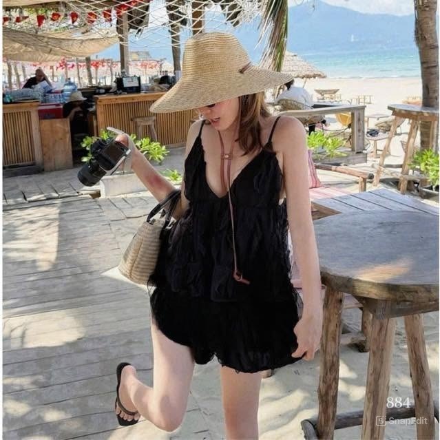 Set Bộ Đồ Đùi Nữ,Áo Hai Dây Chấm Bi Dáng Áo Babydoll Xoè Tầng Quyến Rũ 2 Màu HCOM27660