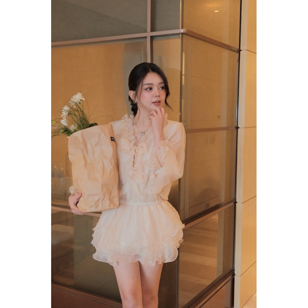 Váy Tơ Tầng Bèo Cổ Nhún Eo Đan Dây Màu Trắng - Hàng Thiết Kế - TY CLOTHING
