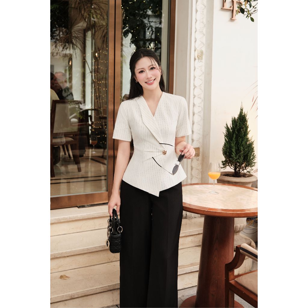 Umee Design - Set Thiết Kế Trẻ Trung Áo Cổ Tim Phối Quần Dài Ống Rộng "Mimo Set"