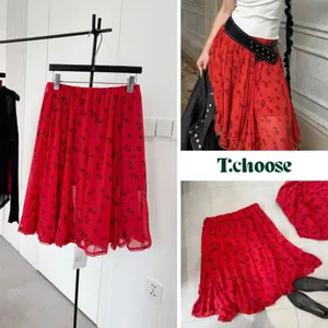 Chân váy đỏ hoa nhí đen dáng xòe 1137 TCHOOSE