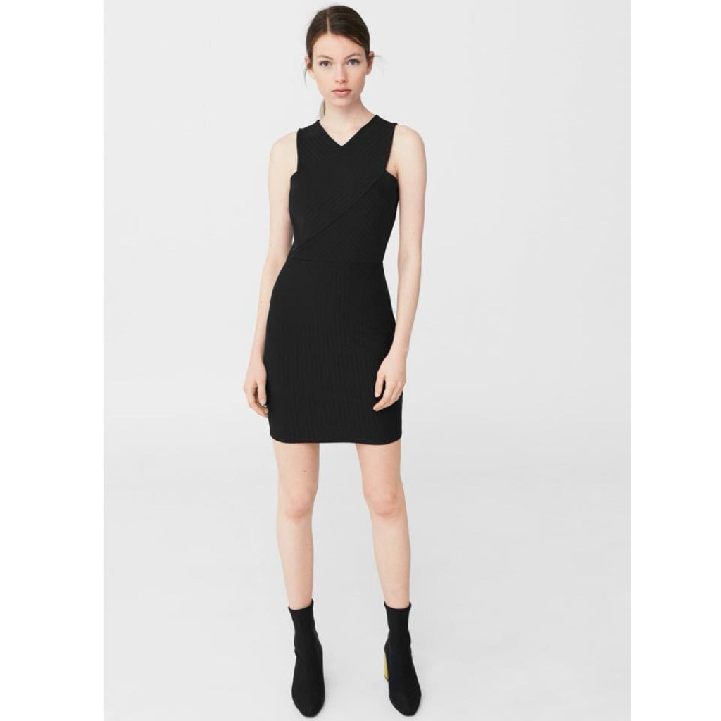 Đầm dáng ngắn đen nhung chất đẹp auth size L