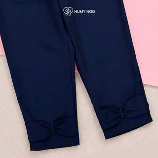[HÀNG MỚI VỀ] Bộ quần áo đi học bé gái HUMY NGO_Áo sơ mi trắng cổ sen cotton phối quần baggy xanh đen lưng thun co dãn