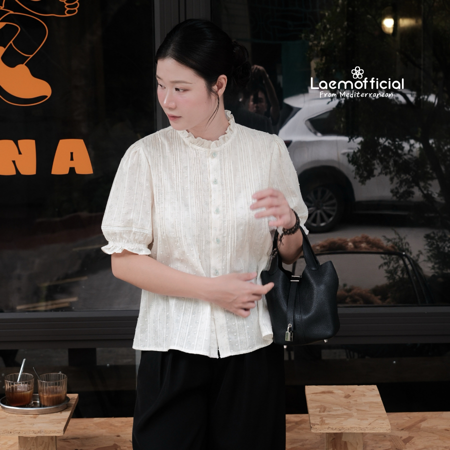 LÀ EM | Áo Hoa Sứ - Áo Kiểu Sơ Mi Nữ Cổ Tròn Xếp Bèo, Chất Liệu Thô Dệt Mặc Mùa Hè