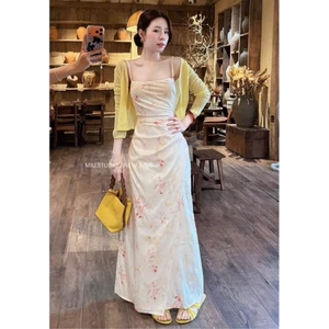 Set váy maxi 2 dây hoa nhí lưng chun ôm body kèm áo khoác cardigan mỏng dáng ngắn style tiểu thư mặc đi chơi đi biển