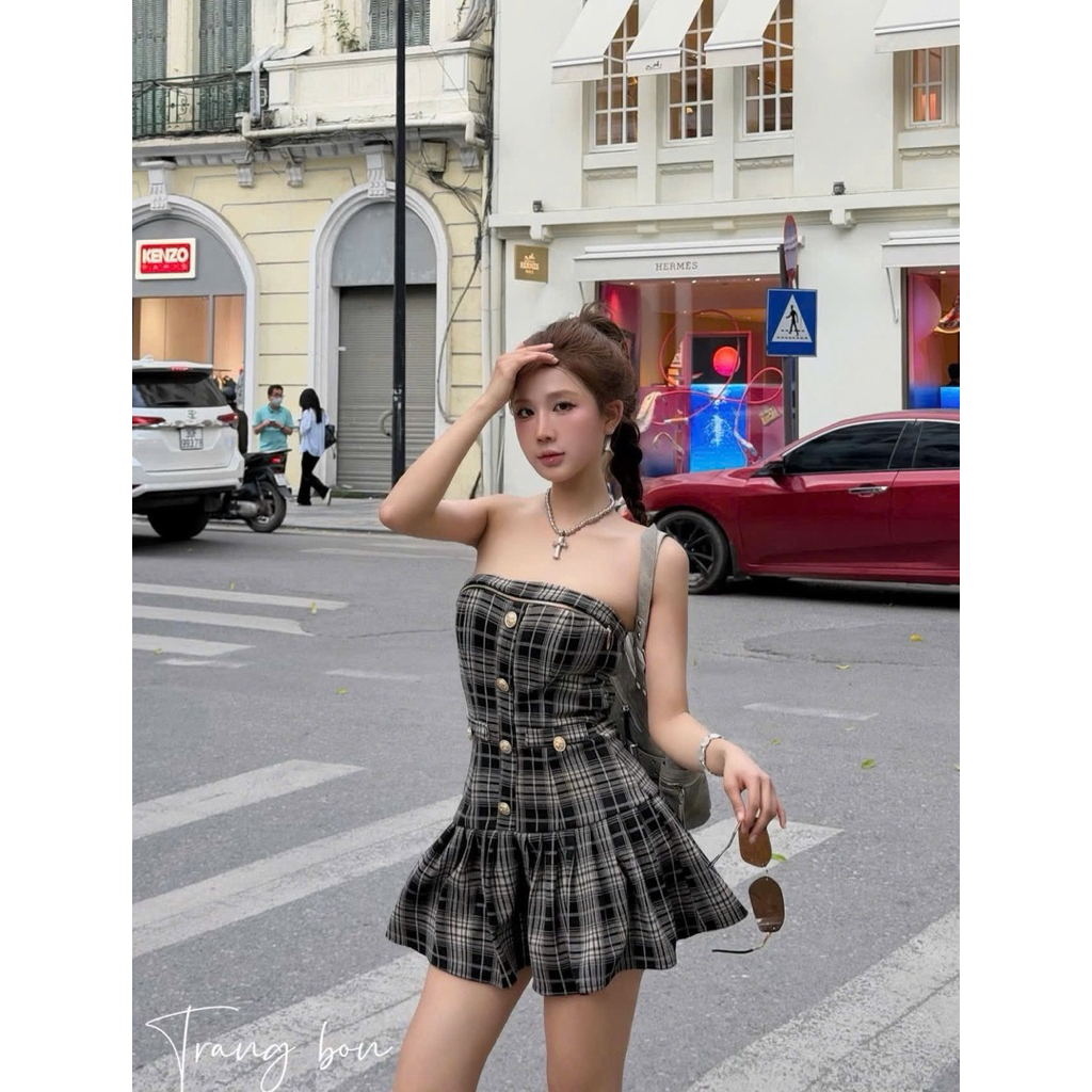 Quây kẻ khoá ngực cúc đồng xoè tôn dáng