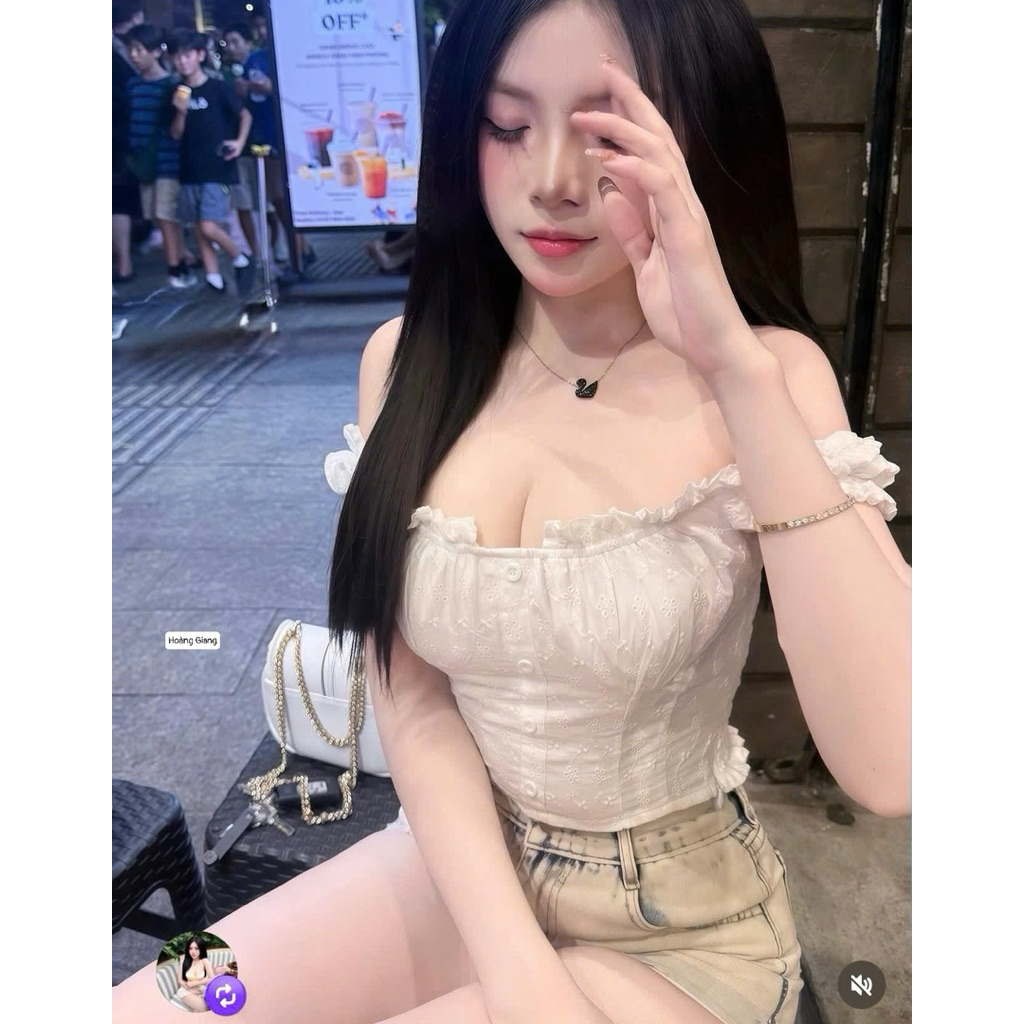 Áo ren hoa trễ vai mix đồ xinh xỉu