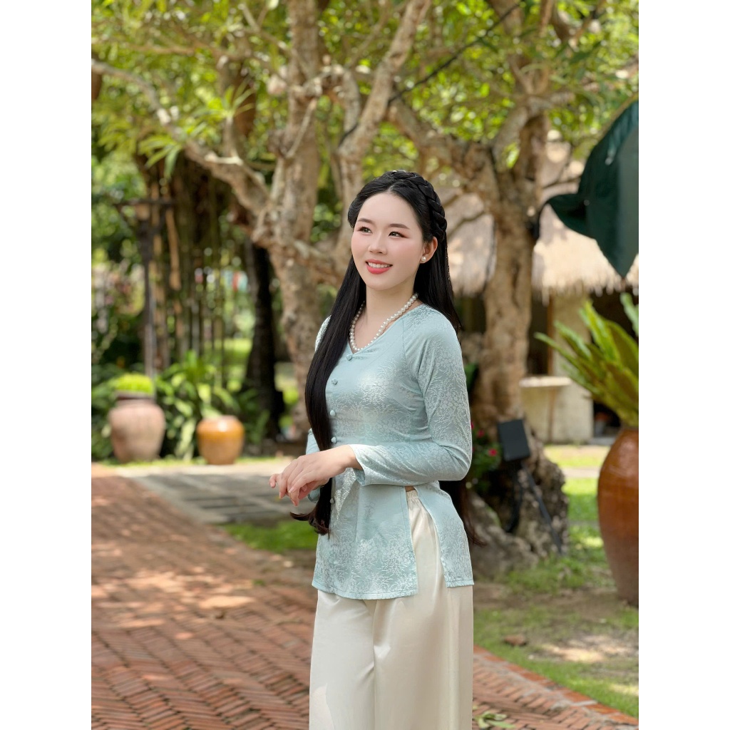 Hân Nguyễn Áo Bà Ba - B.A206 - Áo Bà Ba Gấm Tơ Dệt Hoa Lá Trúc Cổ Tim Nút Nụ Bọc Dây Kéo Tay Dài ( QUẦN LỤA )