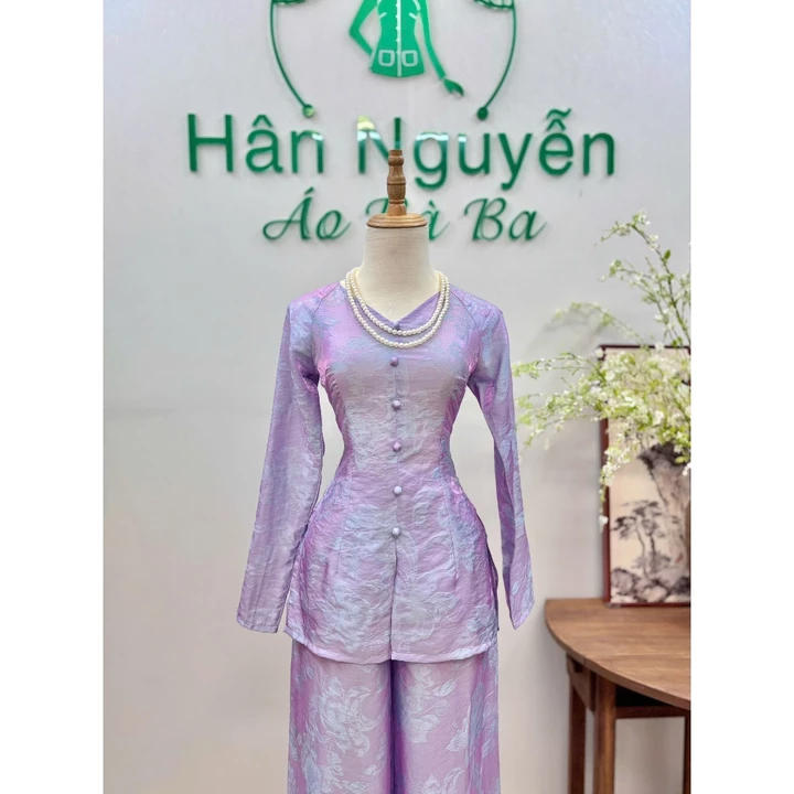 Hân Nguyễn Áo Bà Ba-B.A207-Bà Ba Gấm Tơ Tencel Ánh Kim Dệt Hoạ Tiết Sang Mịn Cổ Tim Tay Dài (Quần Cùng Chất Dây Kéo)
