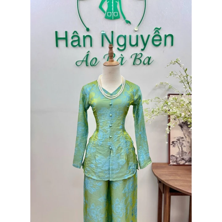 Hân Nguyễn Áo Bà Ba-B.A207-Bà Ba Gấm Tơ Tencel Ánh Kim Dệt Hoạ Tiết Sang Mịn Cổ Tim Tay Dài (Quần Cùng Chất Dây Kéo)