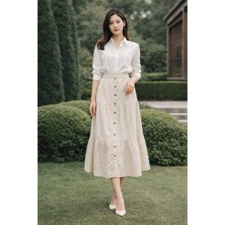 SWANLAKE | Chân Váy Nữ Midi Dài Đuôi Cá Xòe Xếp Tầng Lưng Thun Vải Linen Đính Nút Thanh Lịch V13795