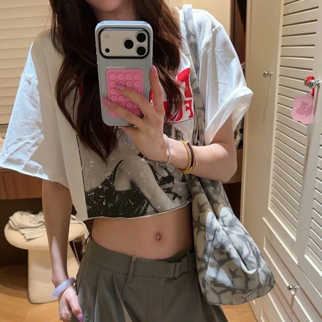 Áo ngắn tay croptop trắng hoạ tiết hình chữ đỏ chất cotton không viền ATNT030 - Tiktik