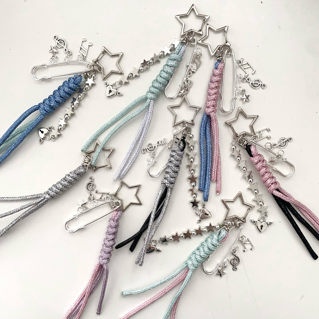 Charmbag / Keychain / Móc khoá thắt dây  – Custom tên riêng (ghi chú màu dây mix + chữ tối đa 5 ký tự)